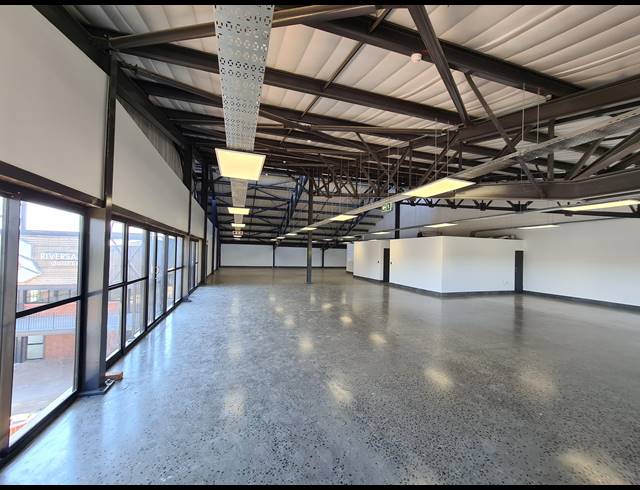 2,458M² WAREHOUSE TO LET IN RIVERSANDS
